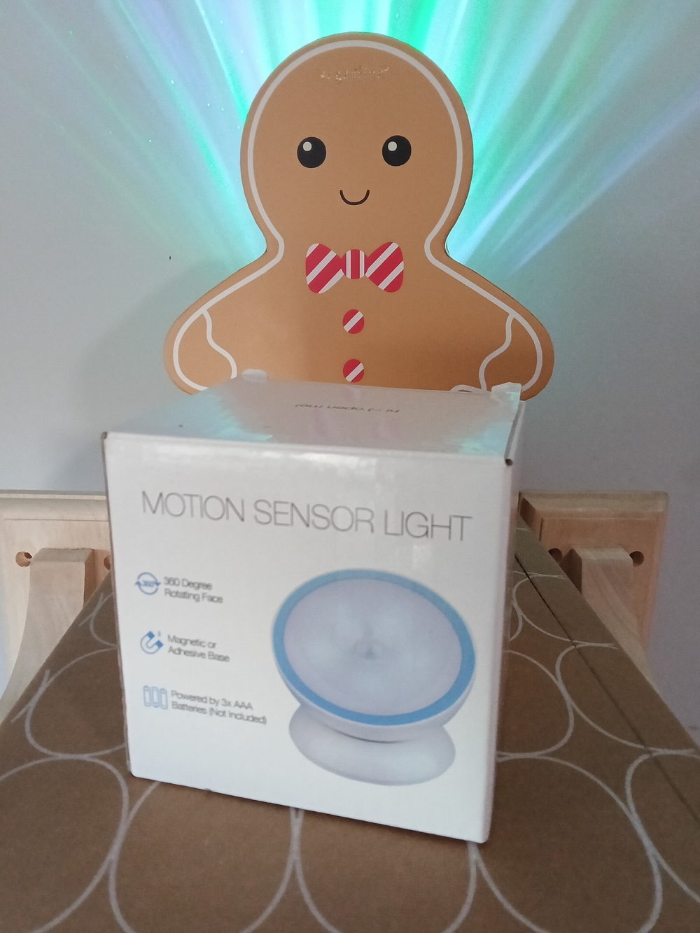 Cute Motion Sensor Light - White & Blue